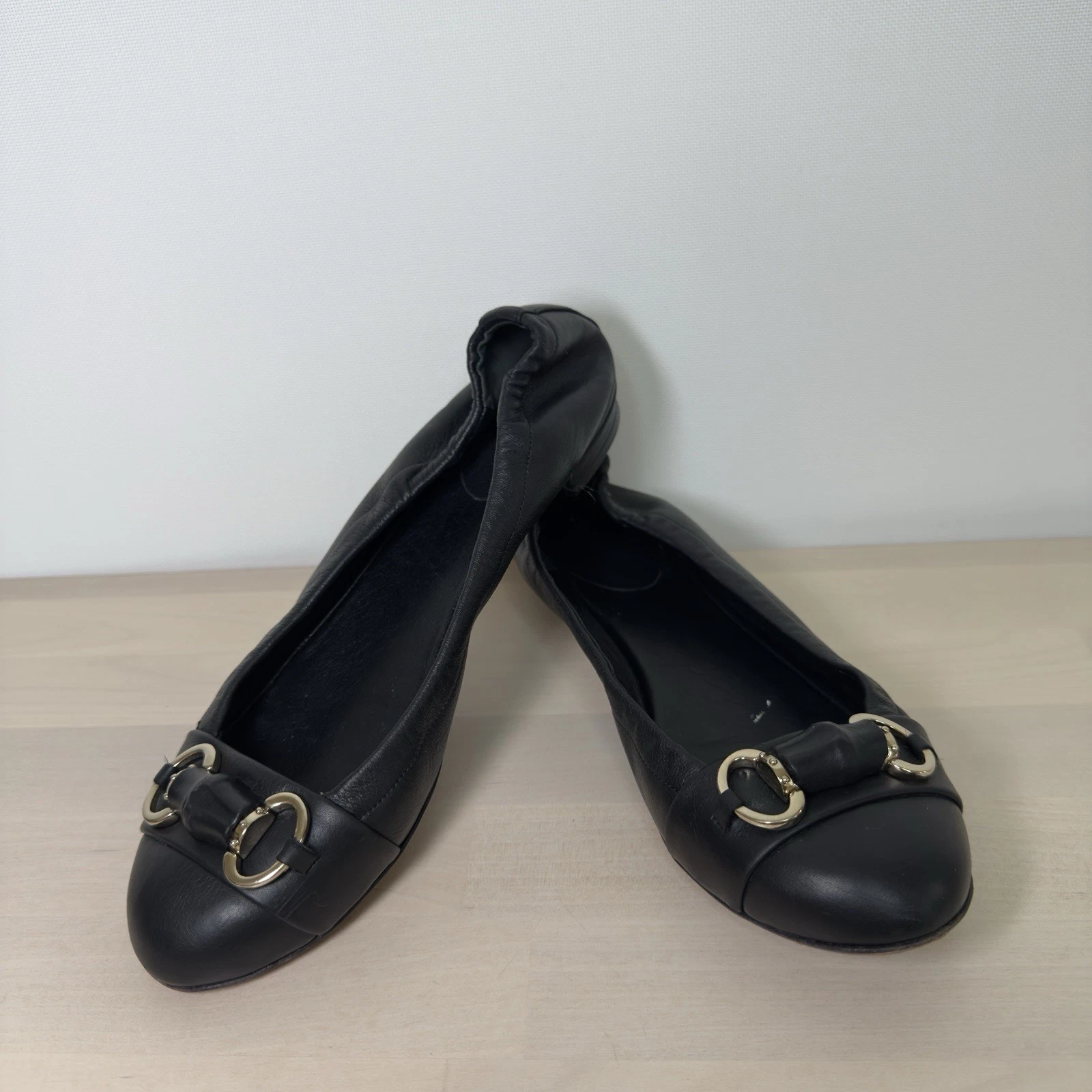 Ballerines plates Gucci en cuir noir taille 36
