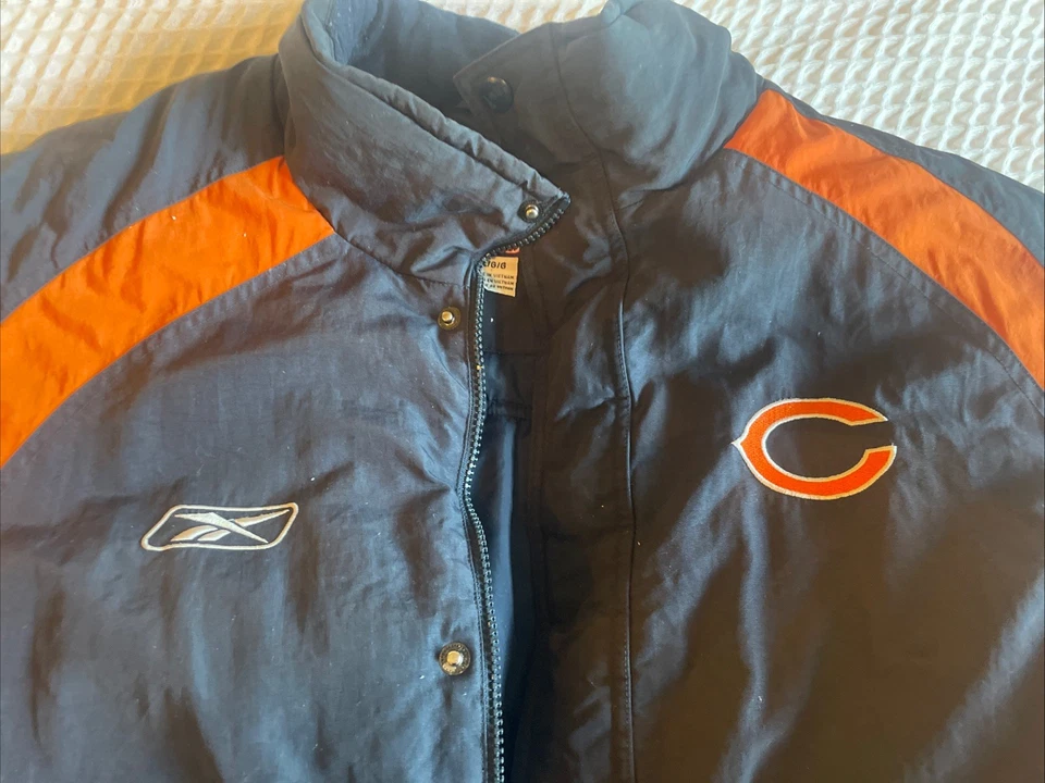 Chicago Bears NFL Team Apparel Reebok Men’s Large Winter Jacket - Image 4 of 4