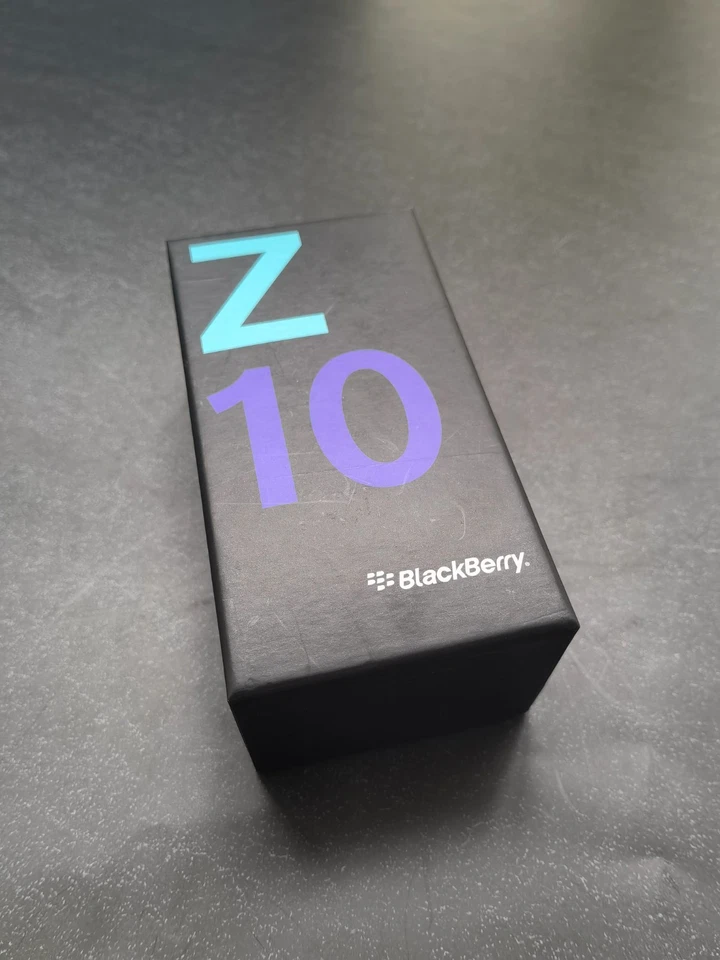 Teléfono celular BlackBerry Z10 (desbloqueado) 4G 16 GB de memoria negro/blanco Foto 4 de 4