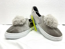 Capelli New York Kids Silver/Gray Velour Pom Pom Slip On Shoes Girls Sz 1 New