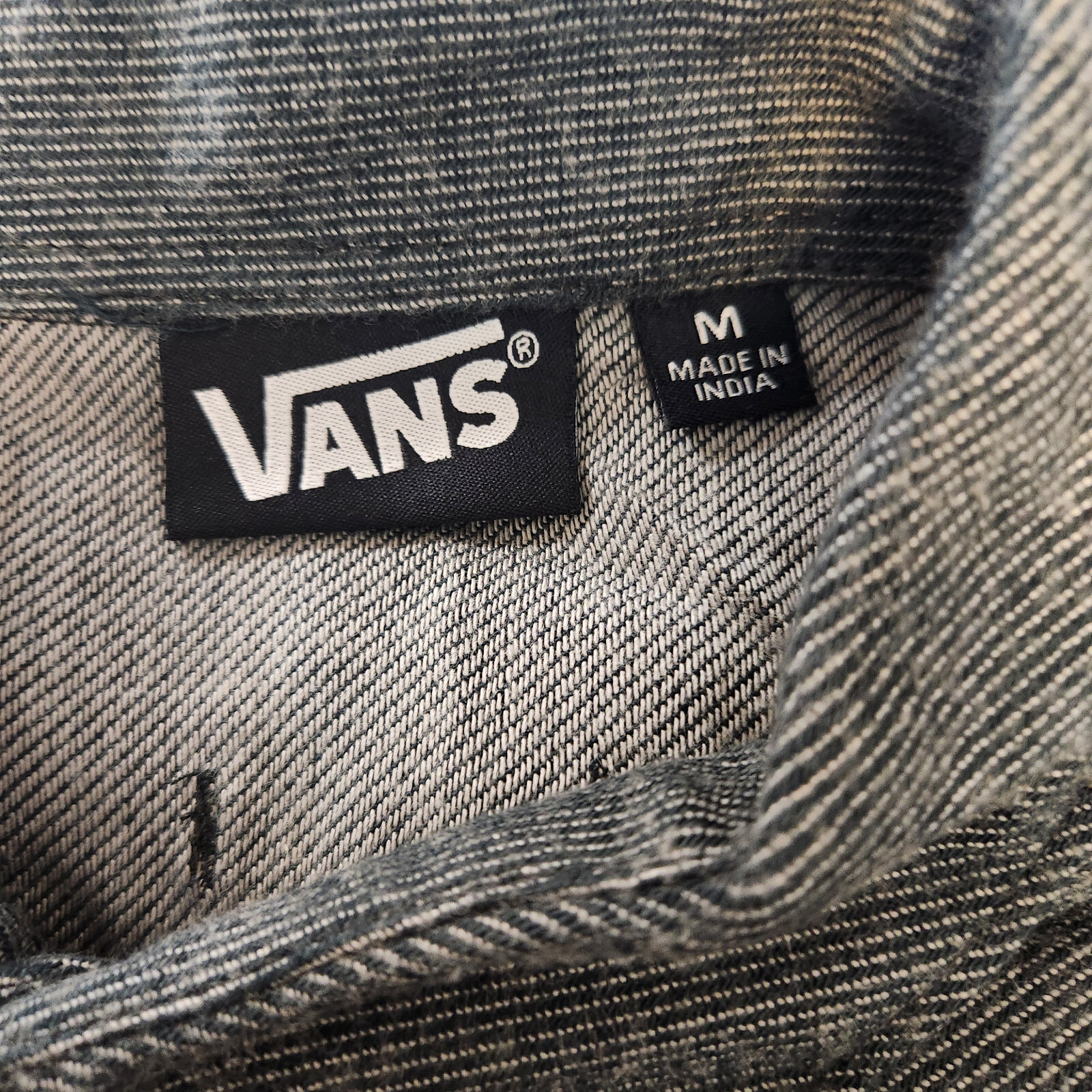 VANS Solid Gray Shirt MEDIUM Collared w Pockets L… - image 6