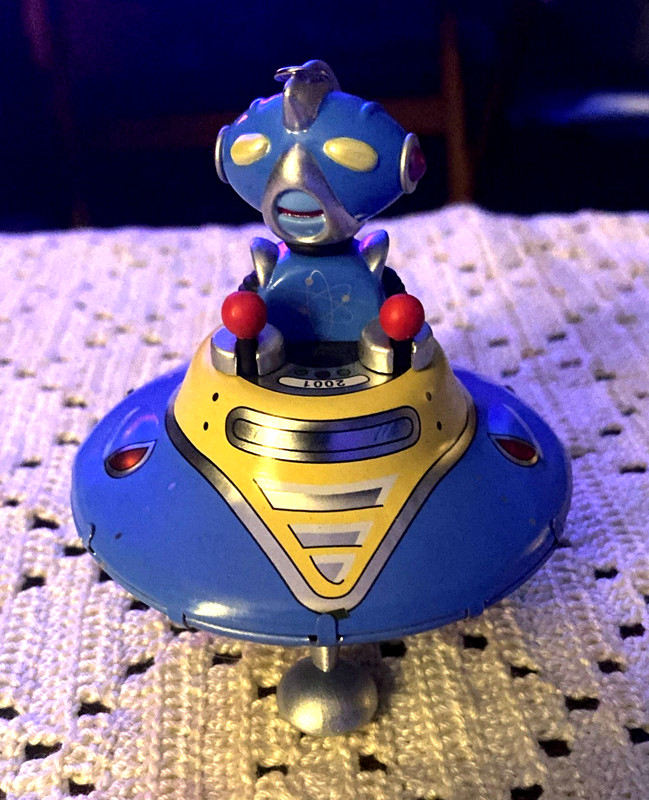 Hallmark Keepsake 2001 Christmas Robot Parade Ornament UFO Space Bot