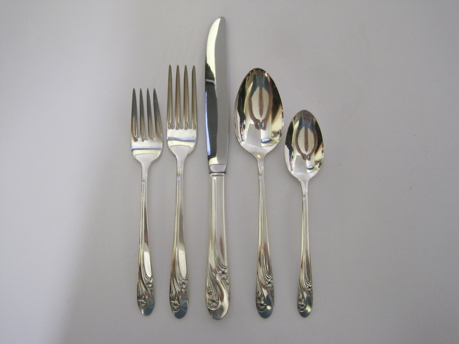 Holmes & Edwards IS Inlaid Silverplate Flatware Silverware Set 53 pc Romance