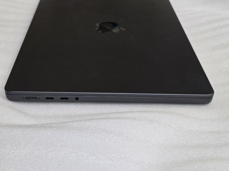 Apple Mac Book Pro 14