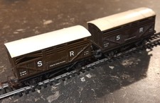 Hornby R106 SR Cattle Wagon x2 - OO Gauge
