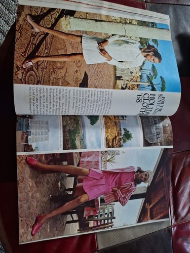 VANITY FAIR MAGAZINE 1968 - Picture 7 of 24