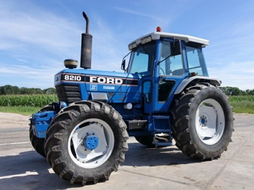 BRITAINS FARM 1/32 FORD 8210 43418