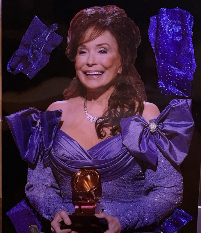 Loretta Lynn 8X10 Photo With Gown Swatches- Grammy Awards