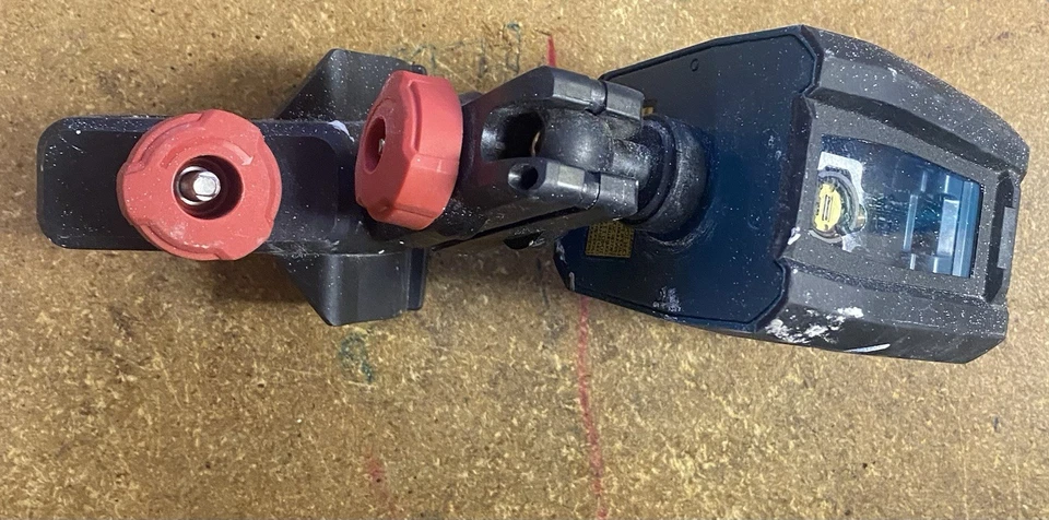 Nivel láser profesional Bosch GLL 30 línea cruz roja con abrazadera Foto 2 de 4