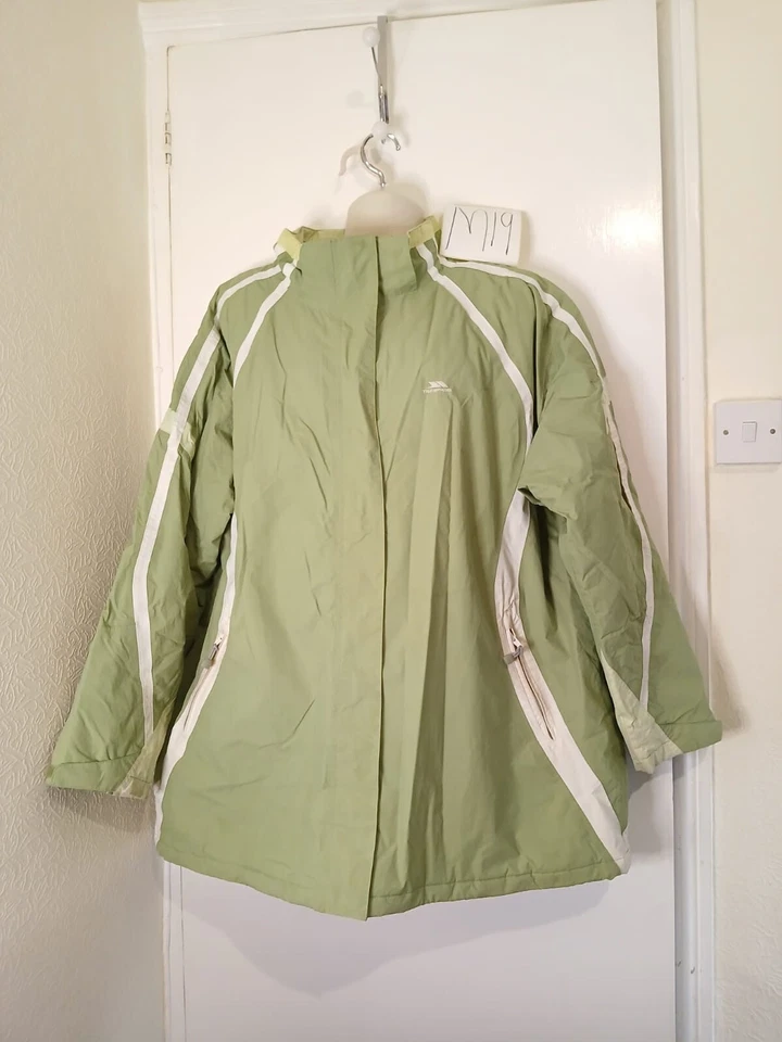 Chaqueta verde para mujer Trespass talla XXL impermeable, a prueba de viento, costuras con cinta M19 Foto 2 de 4