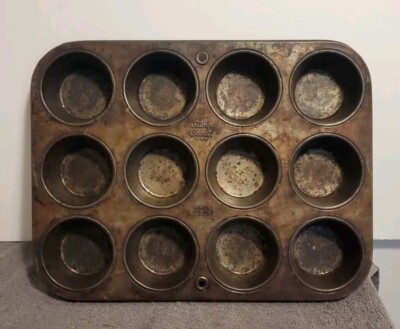 Vintage EKCO SILVER BEAUTY T-120-12 Muffin Cupcake Tin ECKOLOGY BAKING PAN