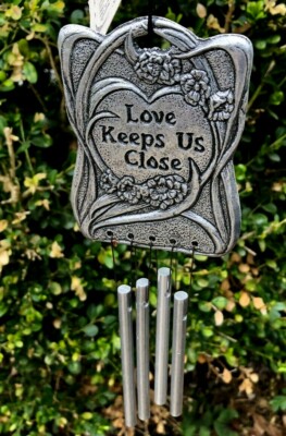 CARSON STATES METAL WINDCHIME - HEART NOTE WIND CHARM - LOVE KEEPS US CLOSE