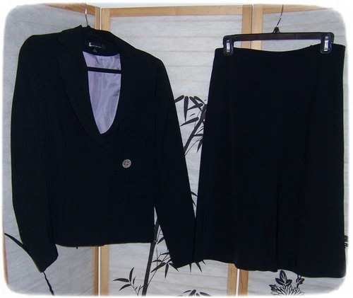 LARRY LEVINE Women's Suit Size 8 Navy Blue