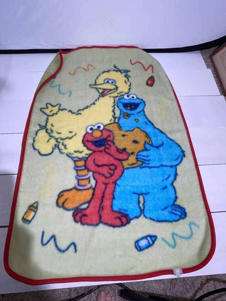 VTG. SESAME STREET Acrylic Fleece Big Bird Elmo Cookie Monster Crayons Blanket - Image 3 of 4