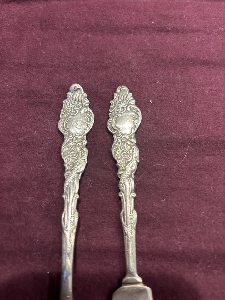 Cuchillo y tenedor de cena Rogers Silverplate Columbia Serpent 1847 con mono E Foto 2 de 4