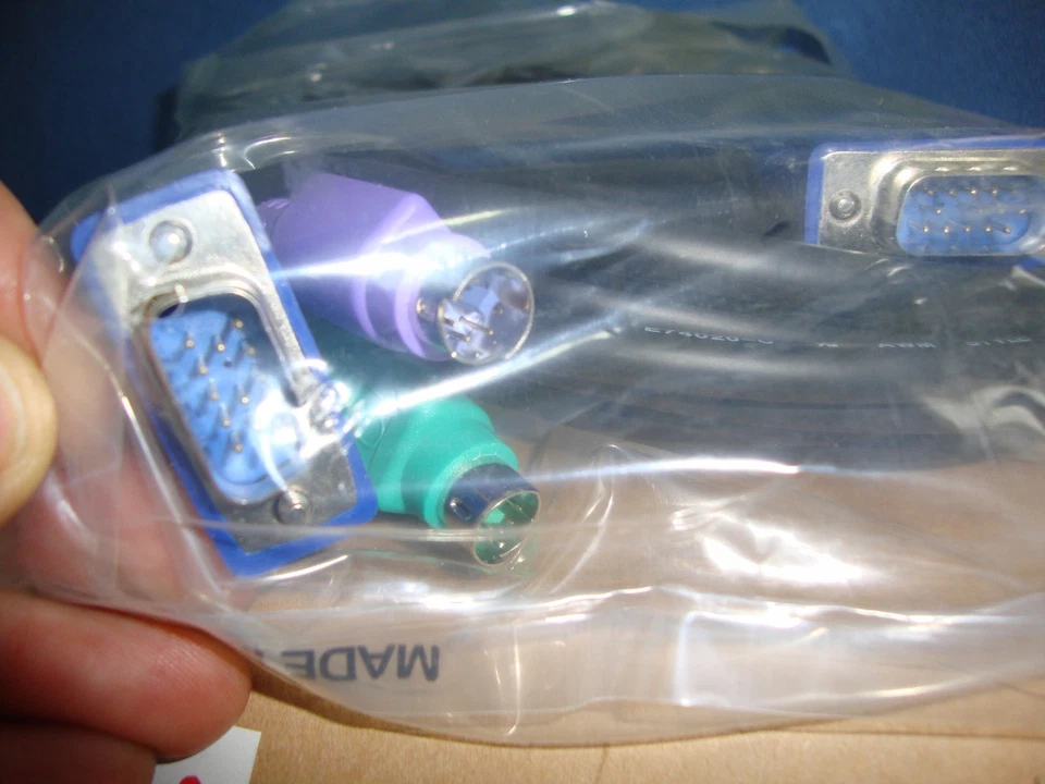 D-Link DKVM-CB5 - keyboard / video / mouse /KVM/ cable - 15 ft - Image 4 of 4