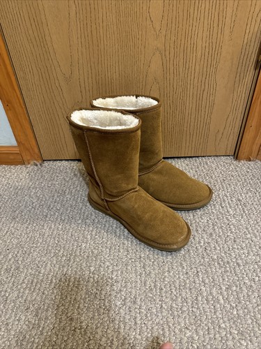 Minnetonka "Backus" Size 10M Solid Tan Faux Fur Lined Suede Boots - EUC