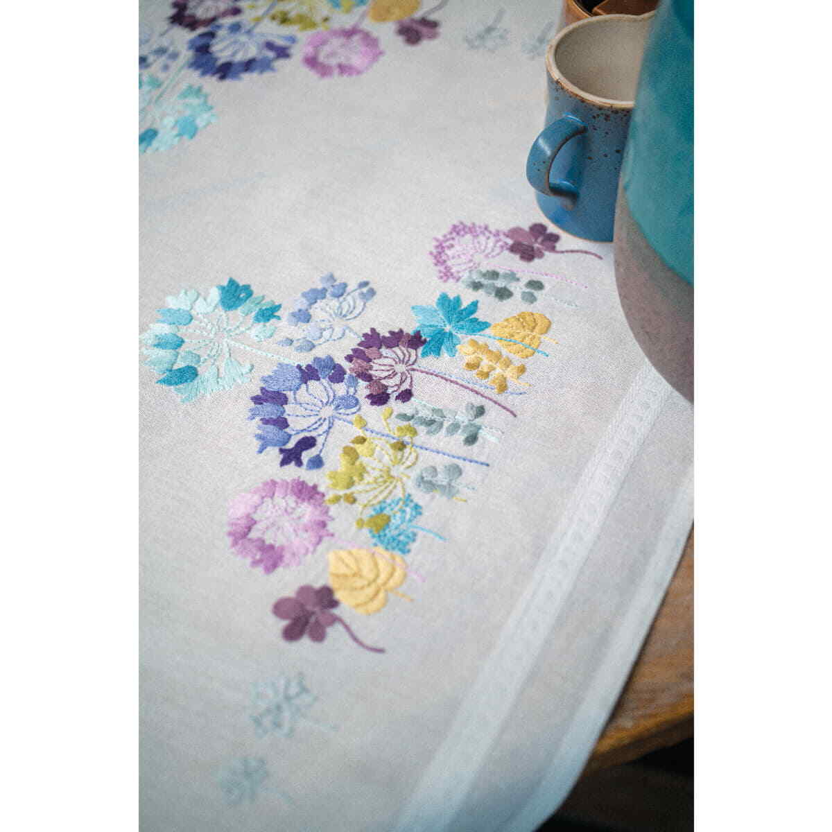 Vervaco stamped satin stitch kit tablechloth ""Allium in Blau und Lila"", 80x80cm,