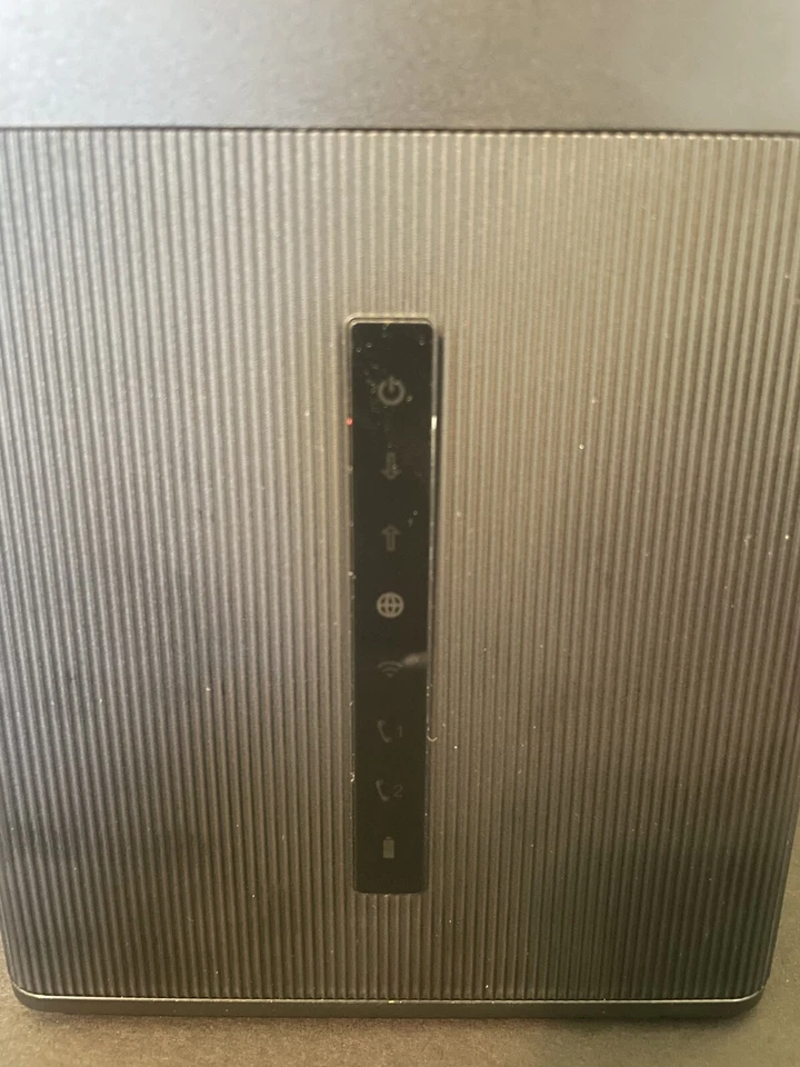 Motorola MT8733 DOCSIS 3.1 Modem + AX6000 Wireless Wi-Fi router - Black w/Og Box - Image 2 of 4