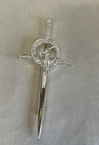 VINTAGE HIGHLAND SCOTTISH CLAN GUNN SWORD BROOCH/KILT PIN AUT PAX AUT BELLUM