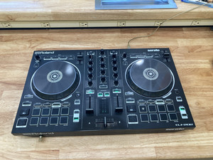 Roland DJ-202 USBケーブル付き Amazon.com: Roland DJ-202 Compact DJ Controller | 2-Channel, 4