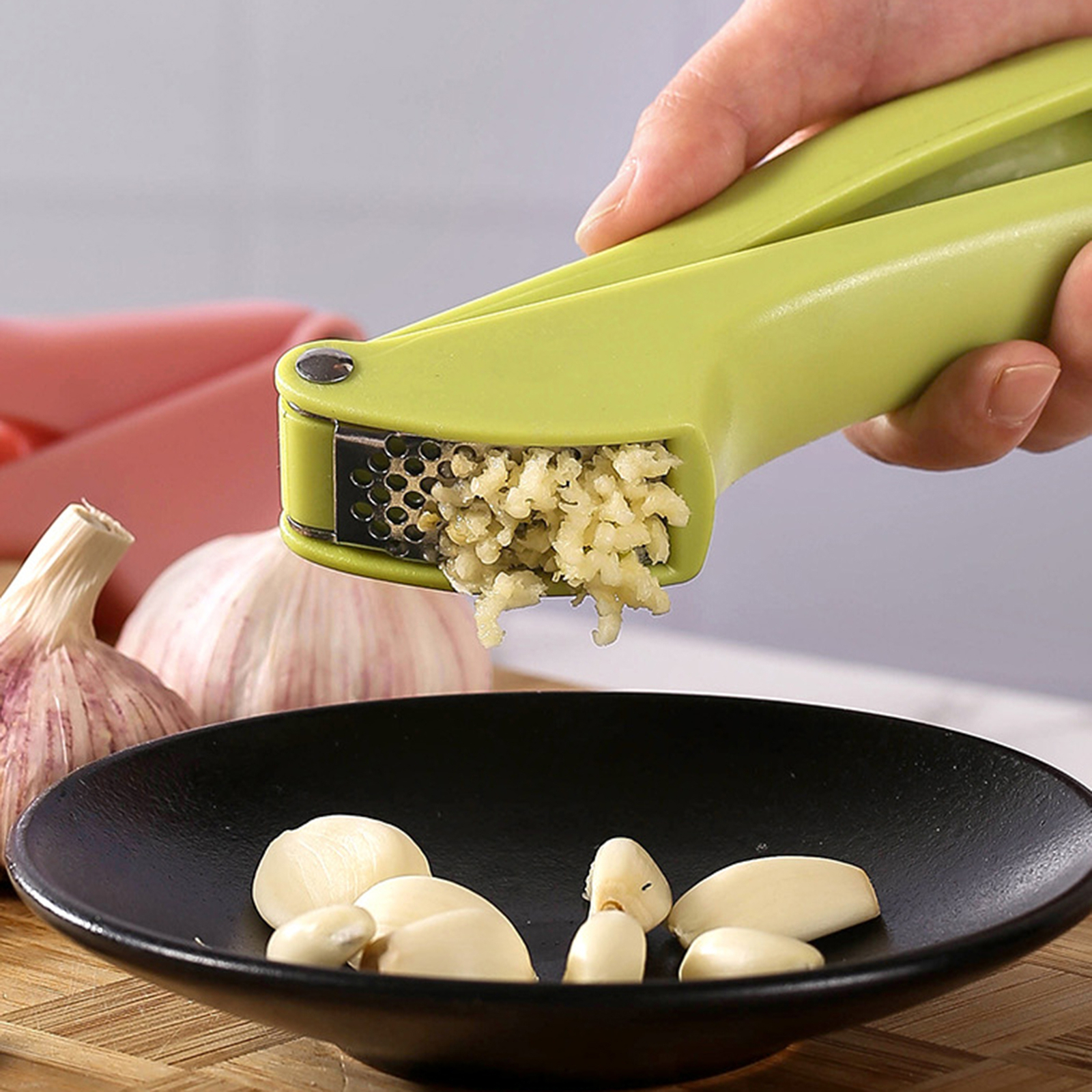 Garlic Masher Rustproof Crushing Tool Stainless Steel Garlic Press