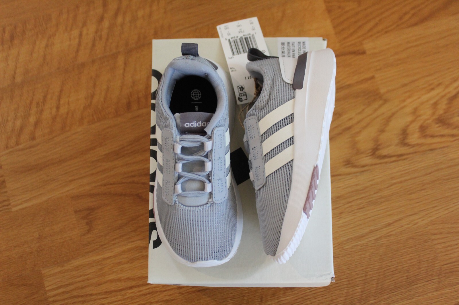 NWT BOYS ADIDAS SZ 8 SHOES RACER TR21