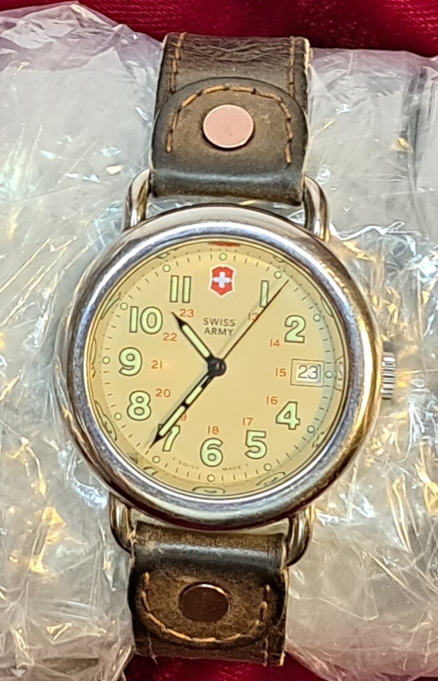 VTG 1990's Swiss Army Brand Cavalry Watch - WR 330 Ft  - Needs New Battery