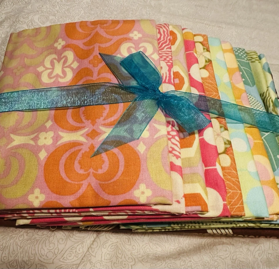 quilt kit for "Amy's Midwest Modern Quilt. fabric line by designer Amy Butler - Image 4 of 4
