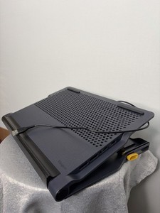 Targus AWE81 Cooling Lap Desk with Dual Fans and 4-Port USB Hub(F64)””