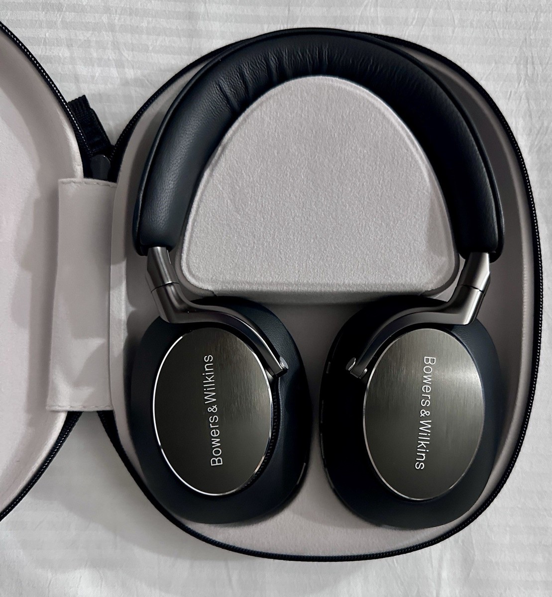 Bowers & Wilkins Px8 Wireless Over-Ear Headphones - Black 100