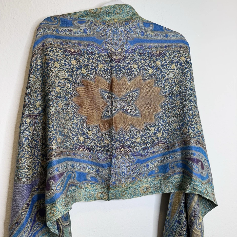 Collection 18 翡翠多色围巾 均码 — 第 2/4 张图片