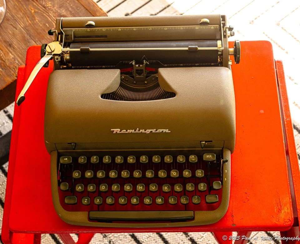 Máquina de escribir portátil Remington 1953 sin tabulador, excelente placa, cinta nueva Foto 4 de 4