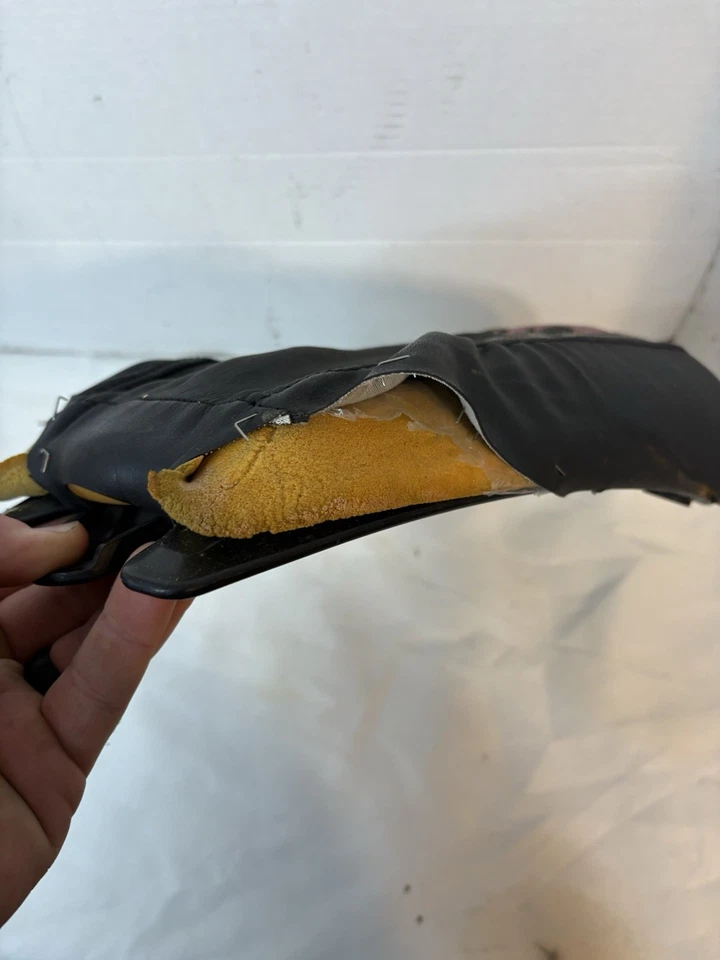 2010 - 2016 HONDA FURY VT1300 REAR SEAT W BRACKET NEEDS RECOVERED SEE DESC HF1 - Image 2 of 4