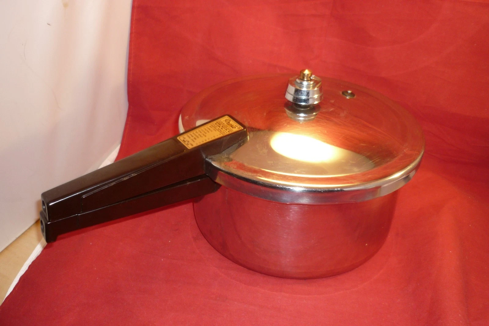PRESTO PRESSURE COOKER # 804 USA 4 QT. VINTAGE
