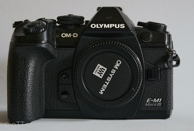 Olympus OM-D E-M1 Mark III Gehäuse mit Originalverpackung