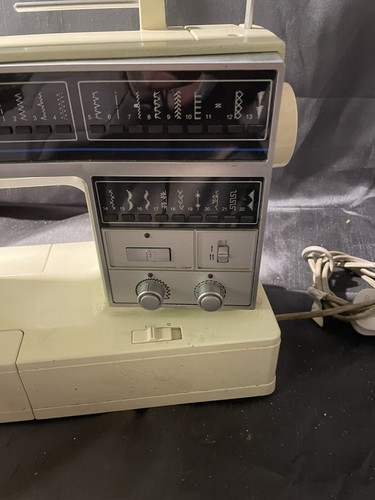 VINTAGE Singer Model 6267 Sewing Machine NO FOOT PEDAL Powers Up fine Cheap - 第 3/13 張圖片