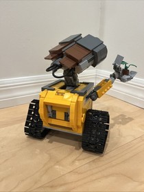 LEGO Wall-E (NOT REAL LEGO) Missing 2 Pieces Good Condition. No Box