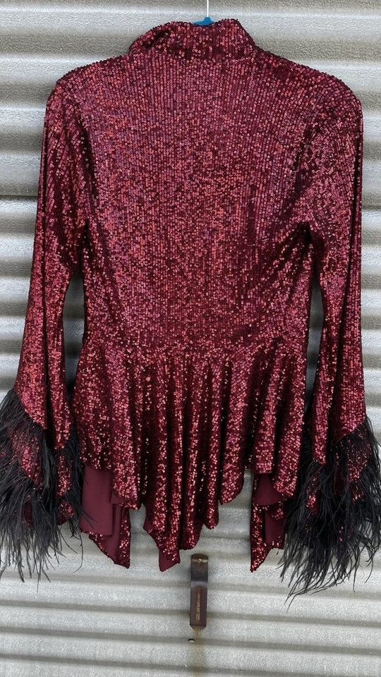 Lencería Trashy Tatianna Pluma Chaqueta Disfraz en Borgoña Exquisita Secuencia Foto 3 de 4