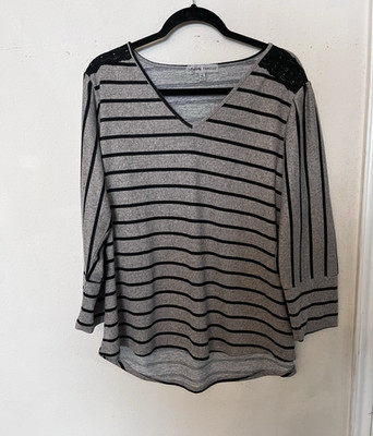 Absolutely Famous Striped Gray Black Knit Lace Accent V-Neck 3/4 Sleeve Top XL