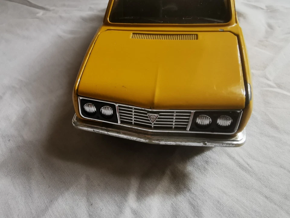 burago lancia Beta berlina scala 1/24 di un raro colore giallo no polistil - Immagine 3 di 4