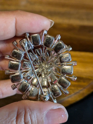 Vintage Austria signed Clear Round Silver Tone Rhinestone Brooch Pin - Picture 4 of 6