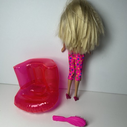 Barbie Sit In Style Doll #23421 With Pink Inflatable Chair 1999 Mattel pink shoe - Picture 6 of 6