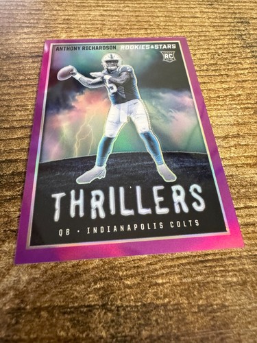 RARA SP 2023 PANINI THRILLERS ANTHONY RICHARDSON 1/35 (RC) PRIMA STAMPA SCHEDA MALATA - Foto 13 di 15