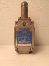 Micro Limit Switch 5LS1 Top Roller Plunger SPDT-1NO SPDT-NC, 10 A, 480 V 7 lbf
