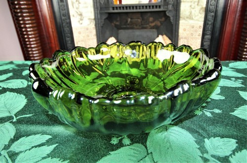 Vintage Indiana Glass Footed Scalloped Edge Round Bowl - Picture 12 of 12