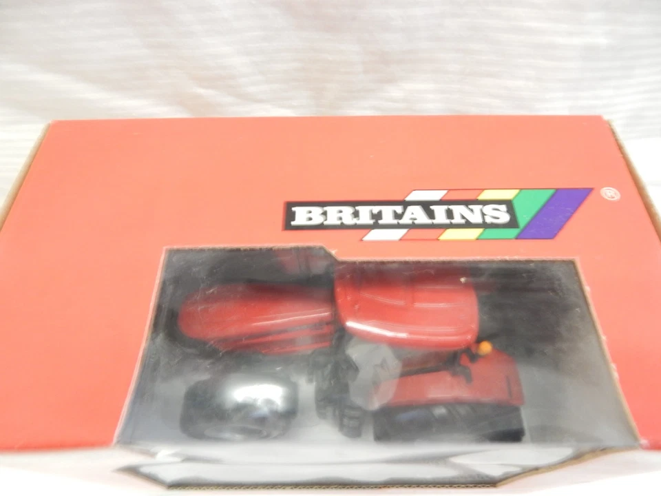 BRITAINS CASE IH 210 PUMA TRACTOR 42303 BNIB 1:32 SCARCE - Image 3 of 4