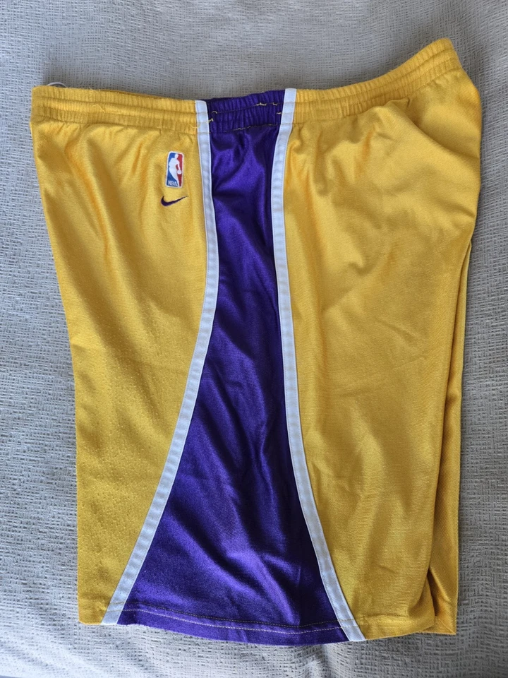 Pantalones Cortos de Baloncesto Nike Los Angeles Lakers Talla XXL Amarillo Púrpura Dorado Foto 4 de 4
