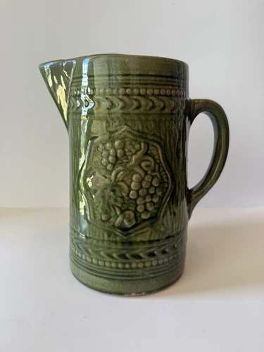 Vintage McCoy Pottery Green Glazed Wood Grain Grape & Leaf 64 oz. Pitcher