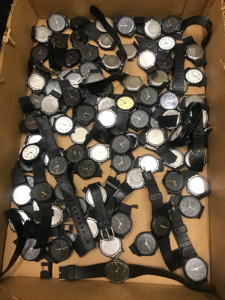 Lot of 101 pieces Casio MQ24 Broken and missing parts watches - Image 2 of 2